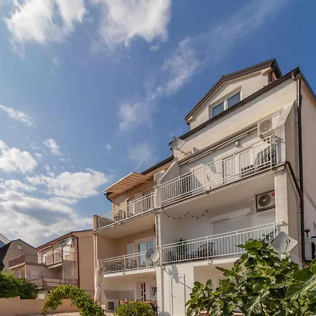 Apartment Gorgeous In Novi Vinodolski